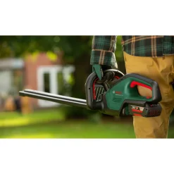 Clearance Bosch ADVANCED HÆKKEKLIPPER 65,0 CM MED BATTERI OG LADER