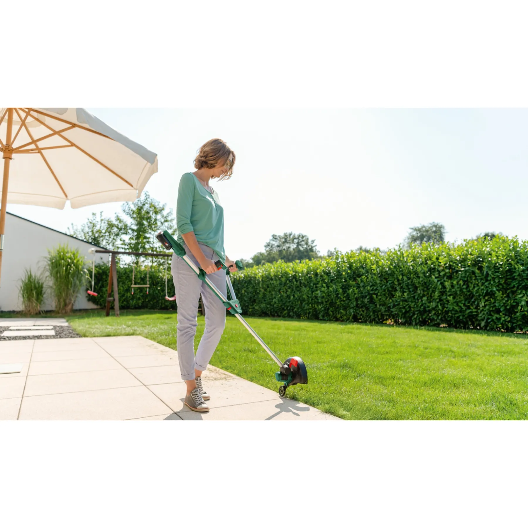 Sale Bosch UNIVERSALGRASSCUT 18V-26 GRÆSTRIMMER 26 CM 18,0 V MED BATTERI OG LADER