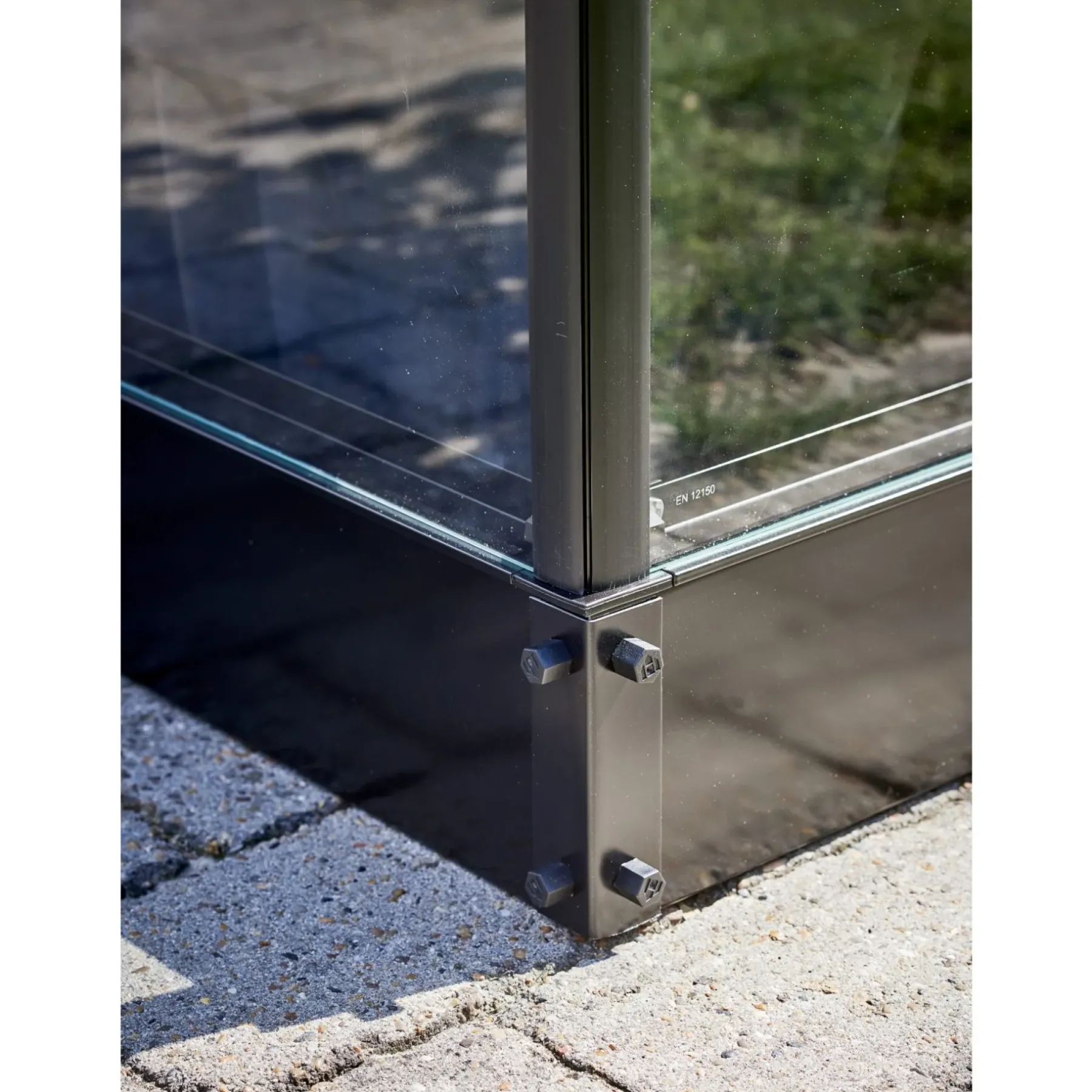 Halls QUBE 816 SOKKEL SORT 13 M²