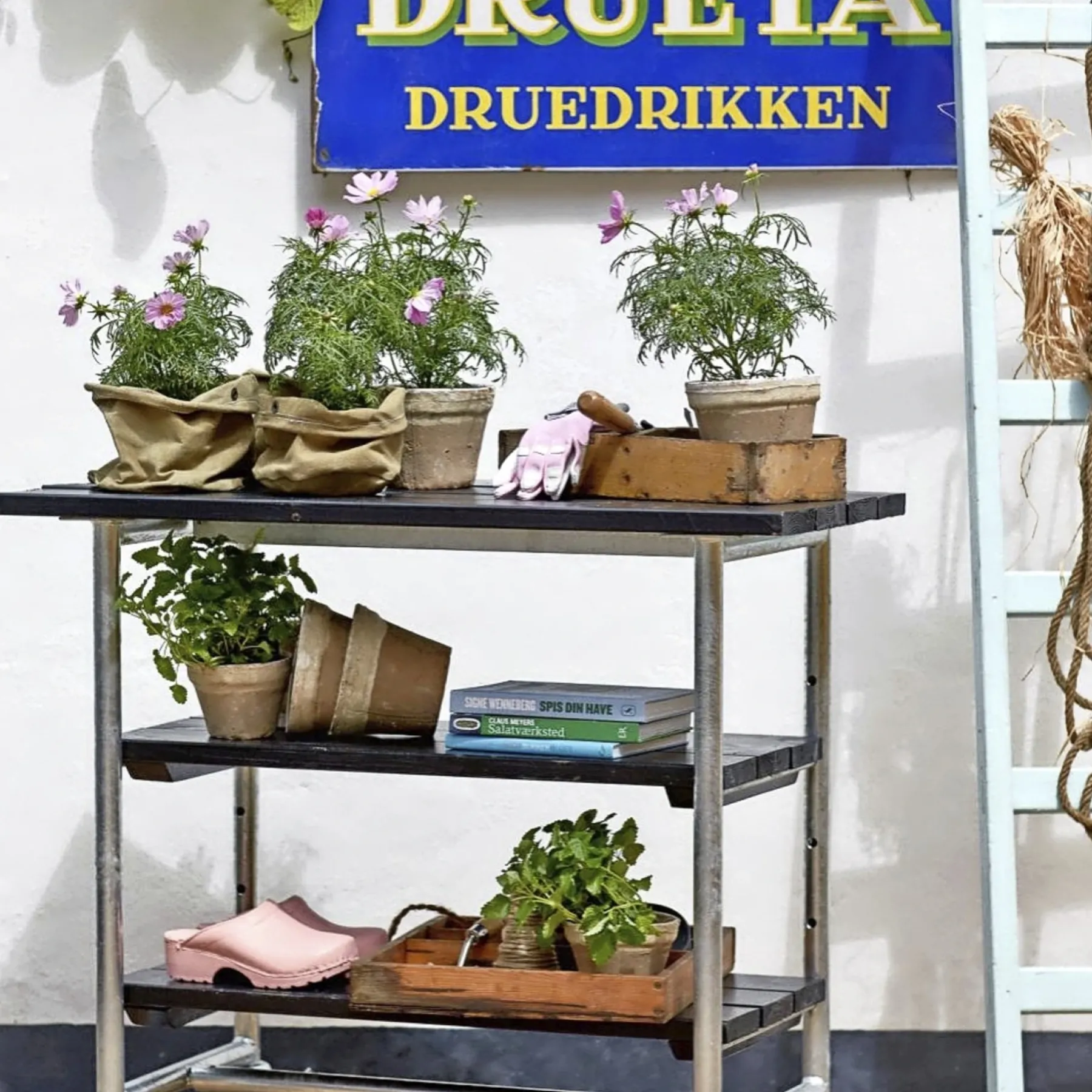 Discount Plus URBAN SERVERINGSVOGN SORT NÅLETRÆ / STÅL
