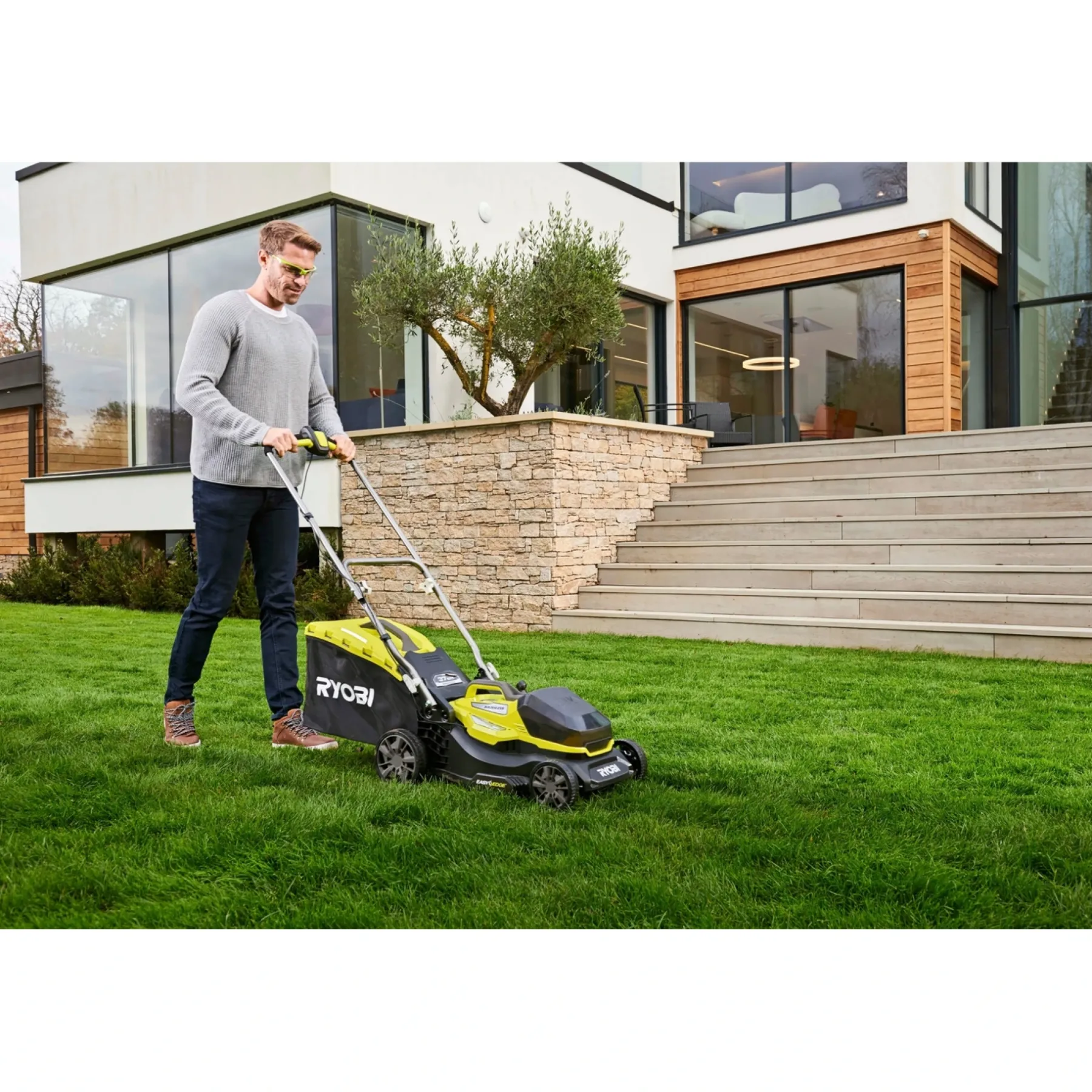 Ryobi PLÆNEKLIPPER AKKU 18V MED BATTERI OG LADER